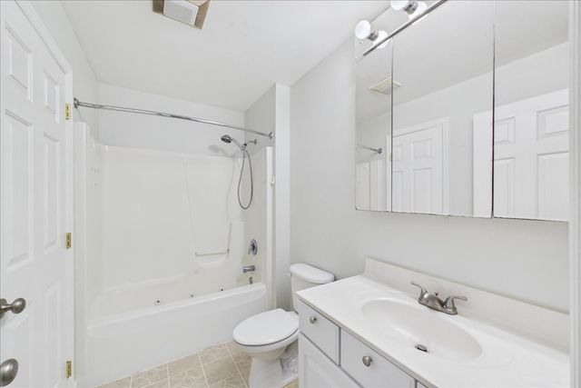 37 Glen Ave 15, Chelmsford, MA 01824