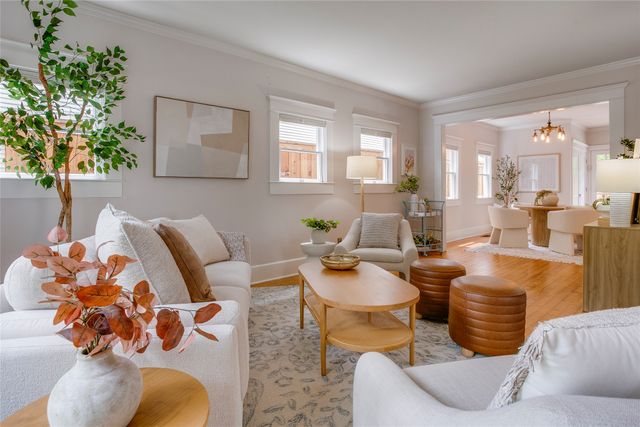 335 S Edgefield Avenue, Dallas, TX 75208