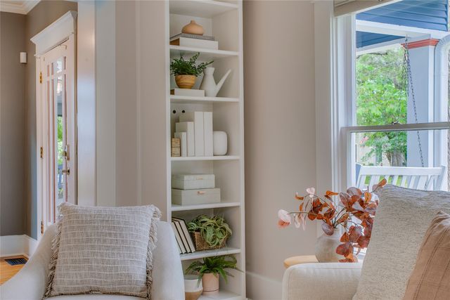 335 S Edgefield Avenue, Dallas, TX 75208