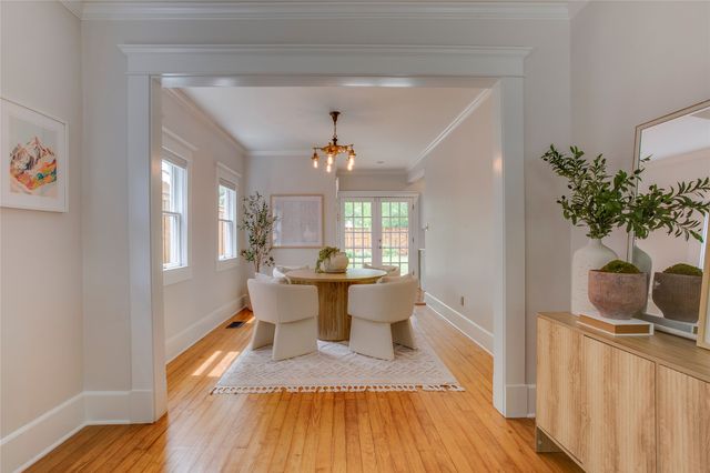 335 S Edgefield Avenue, Dallas, TX 75208