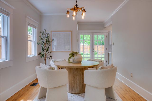 335 S Edgefield Avenue, Dallas, TX 75208