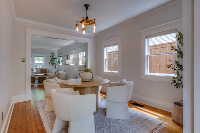 335 S Edgefield Avenue, Dallas, TX 75208