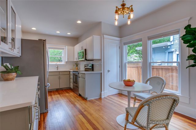 335 S Edgefield Avenue, Dallas, TX 75208