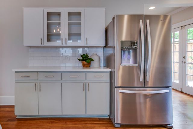 335 S Edgefield Avenue, Dallas, TX 75208