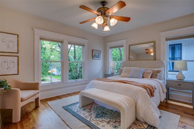 335 S Edgefield Avenue, Dallas, TX 75208