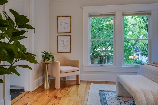 335 S Edgefield Avenue, Dallas, TX 75208