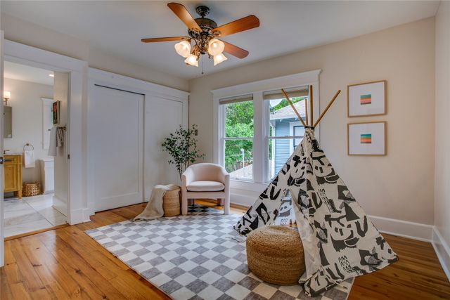 335 S Edgefield Avenue, Dallas, TX 75208