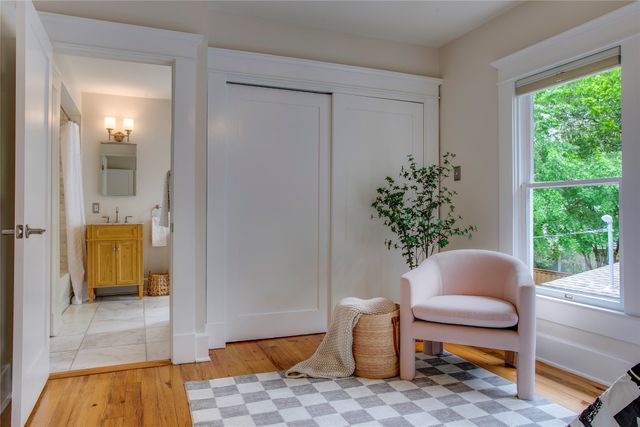 335 S Edgefield Avenue, Dallas, TX 75208