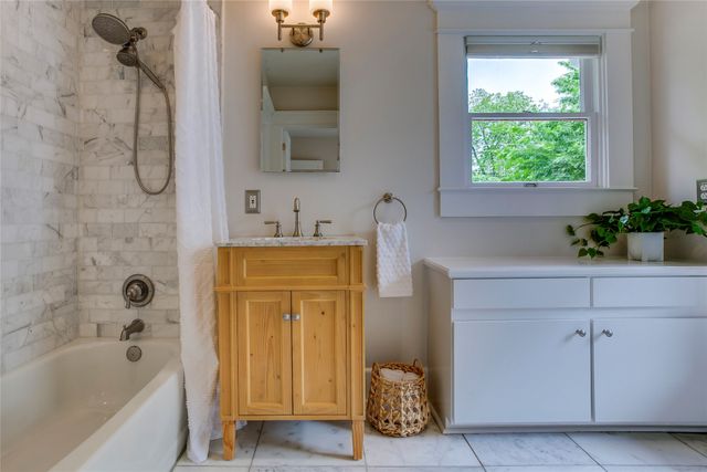 335 S Edgefield Avenue, Dallas, TX 75208