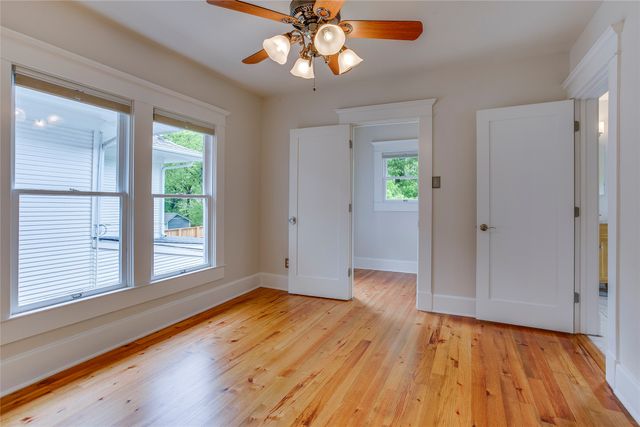 335 S Edgefield Avenue, Dallas, TX 75208