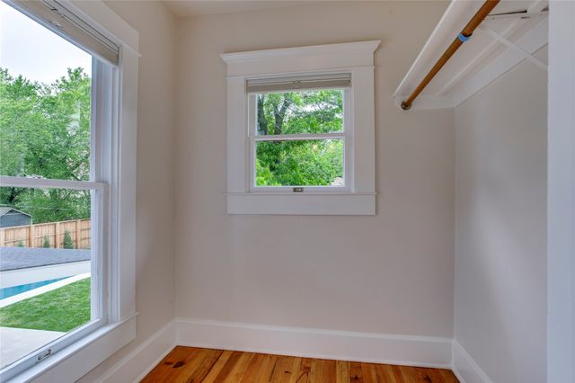 335 S Edgefield Avenue, Dallas, TX 75208