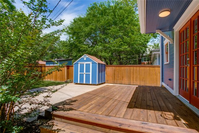 335 S Edgefield Avenue, Dallas, TX 75208