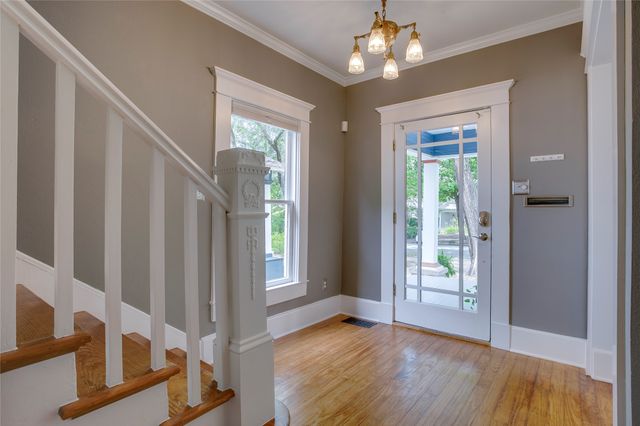 335 S Edgefield Avenue, Dallas, TX 75208