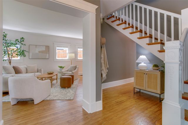 335 S Edgefield Avenue, Dallas, TX 75208