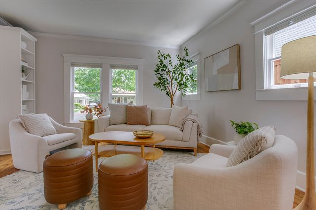 335 S Edgefield Avenue, Dallas, TX 75208