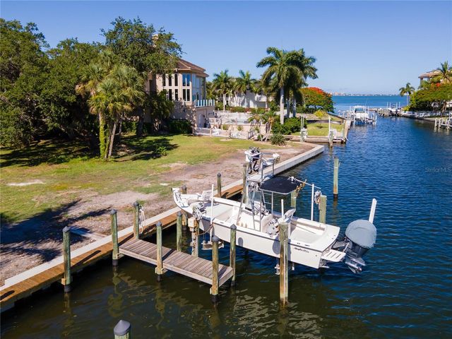 955 WHITAKERS LANE, Sarasota, FL 34236