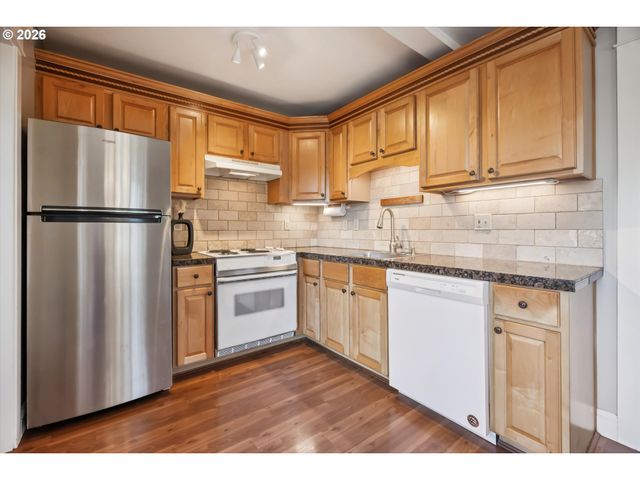 6118 Ne Alton St, Portland, OR 97213