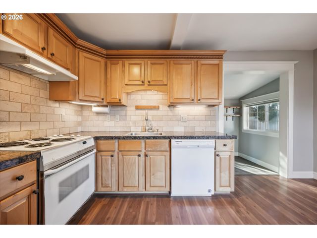 6118 Ne Alton St, Portland, OR 97213