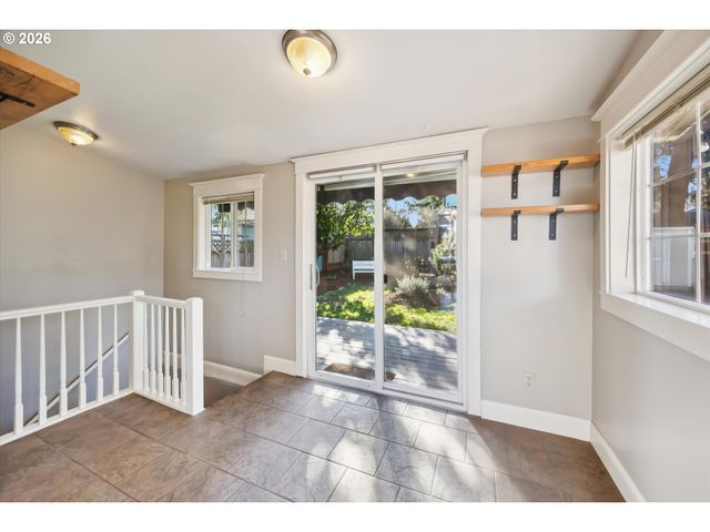 6118 Ne Alton St, Portland, OR 97213