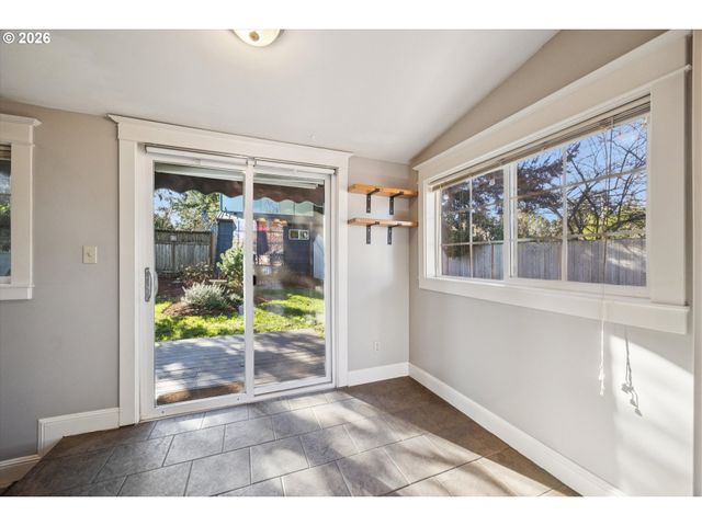 6118 Ne Alton St, Portland, OR 97213