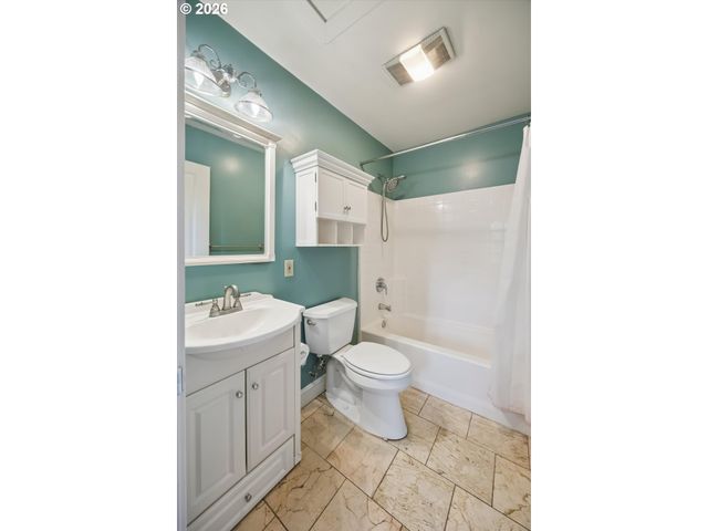 6118 Ne Alton St, Portland, OR 97213