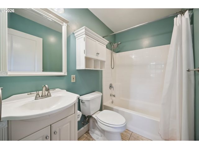 6118 Ne Alton St, Portland, OR 97213