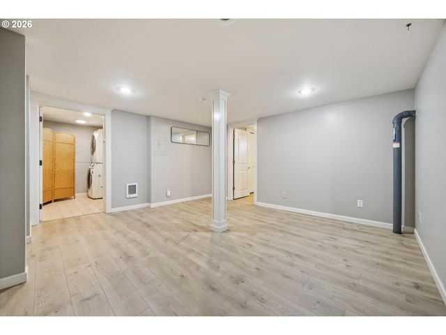 6118 Ne Alton St, Portland, OR 97213