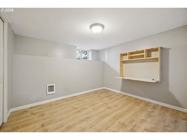 6118 Ne Alton St, Portland, OR 97213