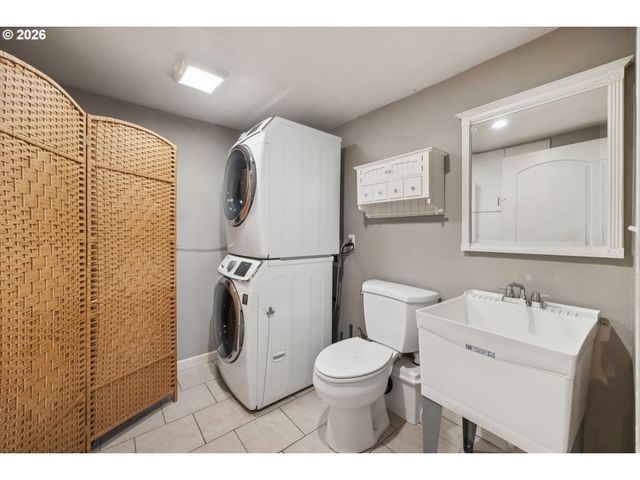 6118 Ne Alton St, Portland, OR 97213