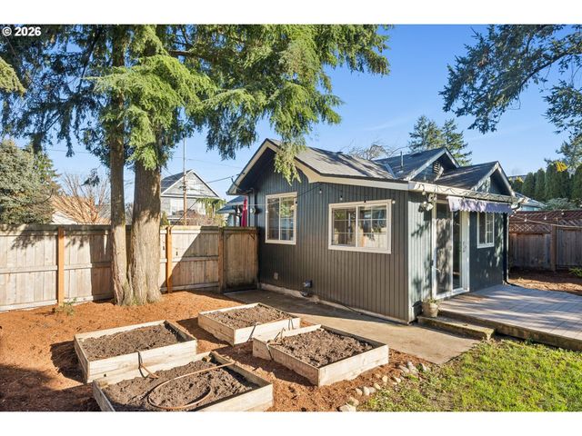 6118 Ne Alton St, Portland, OR 97213