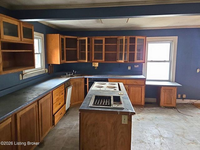 2207 Rockford Ln, Louisville, KY 40216