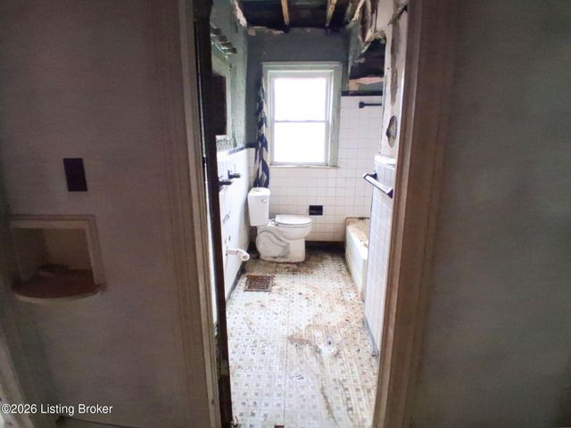 2207 Rockford Ln, Louisville, KY 40216