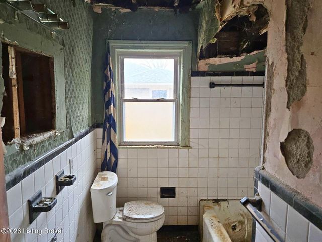 2207 Rockford Ln, Louisville, KY 40216