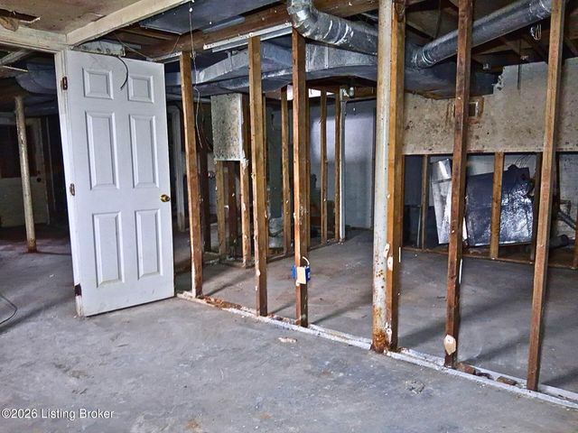 2207 Rockford Ln, Louisville, KY 40216