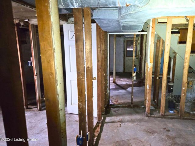 2207 Rockford Ln, Louisville, KY 40216