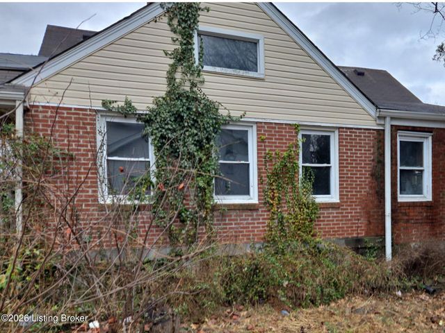 2207 Rockford Ln, Louisville, KY 40216