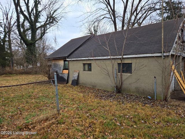 2207 Rockford Ln, Louisville, KY 40216