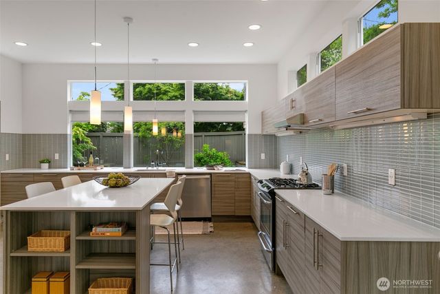 3200 E Republican Street, Seattle, WA 98112