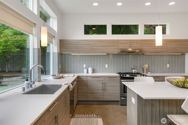3200 E Republican Street, Seattle, WA 98112
