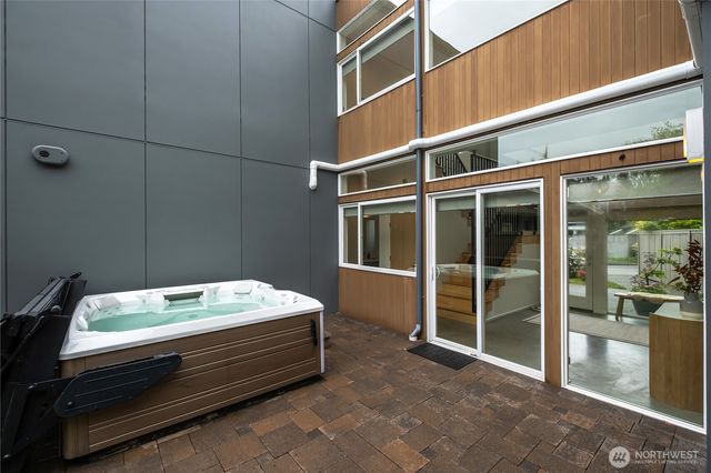 3200 E Republican Street, Seattle, WA 98112