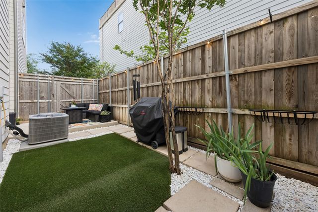 2715 Kimsey Drive 102, Dallas, TX 75235