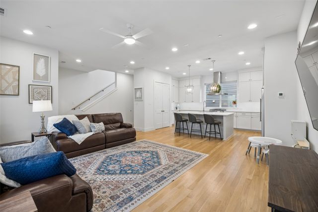 2715 Kimsey Drive 102, Dallas, TX 75235