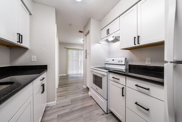 428 S Sailmaster ST B, Austin, TX 78734