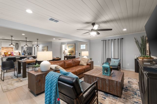 408 E Liberty Street, Pilot Point, TX 76258