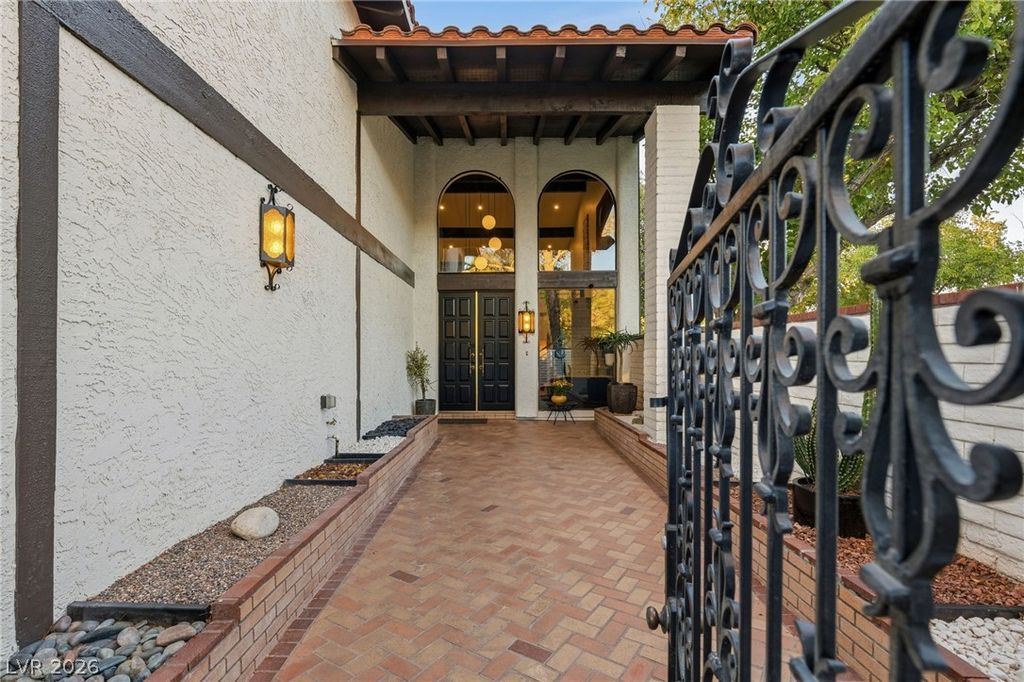 2100 Plaza Del Dios, Las Vegas, NV 89102 — photo 4