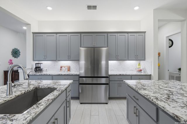 3709 Pin Oak Hills, Seguin, TX 78155