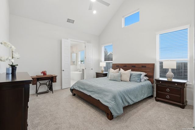 3709 Pin Oak Hills, Seguin, TX 78155