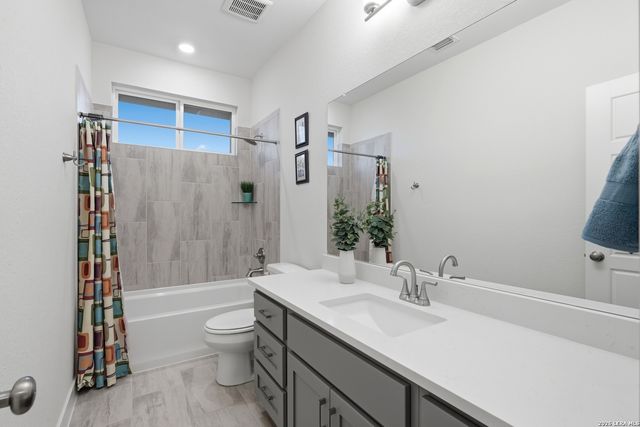 3709 Pin Oak Hills, Seguin, TX 78155