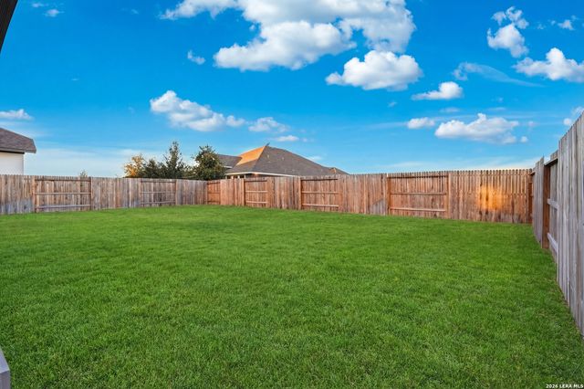 3709 Pin Oak Hills, Seguin, TX 78155