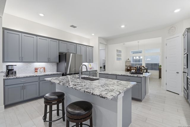 3709 Pin Oak Hills, Seguin, TX 78155